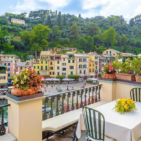 Family In Daire Portofino